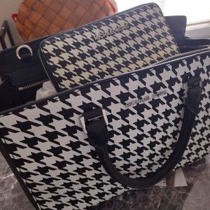 Michael Kors Handbag Elegant Black and White